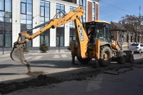 В Астрахани ремонтируют дороги, ведущие к туристическим объектам