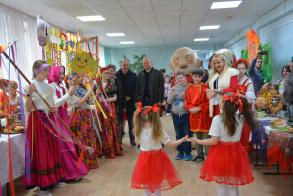 В астраханских школах отметили Масленицу