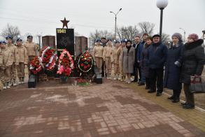 В Трусовском районе почтили память погибших защитников Отечества