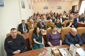 Астраханские власти  поздравили активных горожан с праздниками 