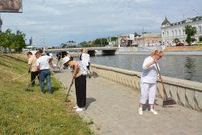 С двух астраханских набережных собрали свыше 12 кубов мусора
