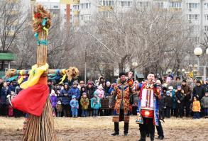 Зиму проводили с огоньком