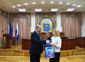 Многодетным вручили сертификаты на землю