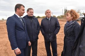 В поселке Новолесном и на Волгоградском шоссе возводятся коммуникации