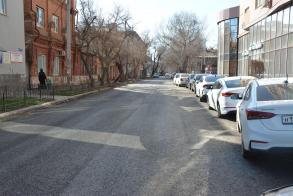 В Астрахани на выходных на трех улицах уложили асфальт