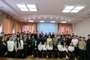 Для астраханских студентов провели «Диалог с героем»