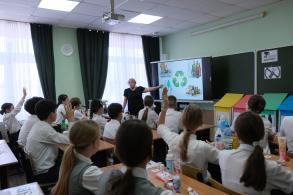В астраханской гимназии прошел экологический урок