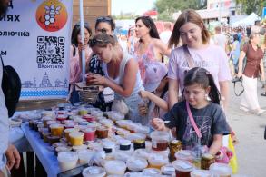 Первый день фестиваля уличной еды собрал 4 тысячи астраханцев