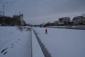 В Астрахани ребенок провалился под лед