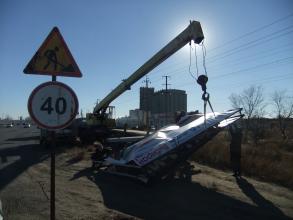 Демонтаж незаконно размещенной рекламы.