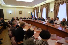 На заседании городского этносовета обсудили вопросы работы с молодежью и празднования юбилея великой Победы