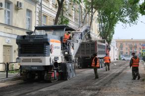 На улице Шелгунова идут дорожные работы