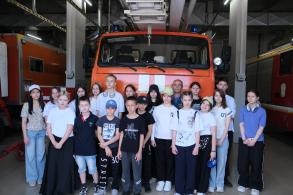 Городские школьники побывали в специализированной пожарно-спасательной части 