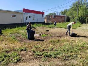 В рамках Дней чистоты с улиц Астрахани еженедельно вывозят десятки кубометров мусора