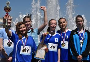 Более 1800 астраханцев пробежали эстафету по набережной