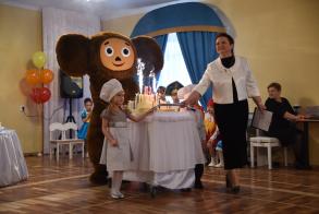 Администрация Астрахани  продолжает создавать дополнительные места для дошколят