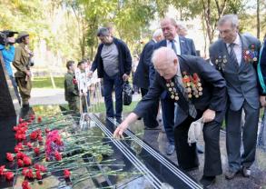 В Астрахани открыта стела «Героям Советского Союза»