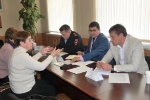 Главы районных администраций проводят приёмы граждан по личным вопросам