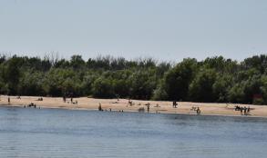 В Астрахани работает три официальных места отдыха на воде