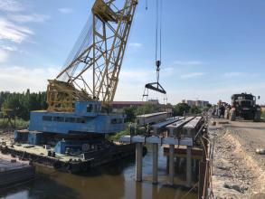 На мосту Милицейском установили балки пролетных строений