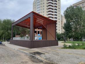 На улице Чехова завершается благоустройство сквера