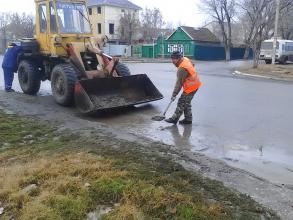 Провели день чистоты на территории Трусовского района.