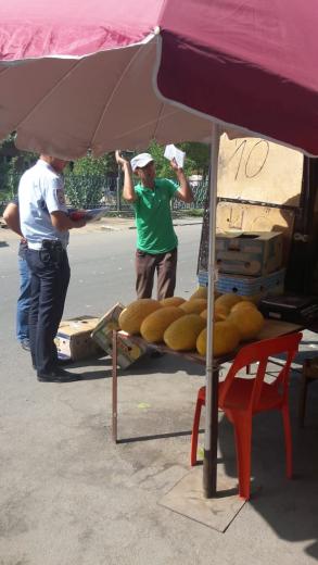 Проведены рейдовые мероприятия, направленные на выявление и ликвидацию несанкционированной торговли на территории микрорайона им. Бабаевского.