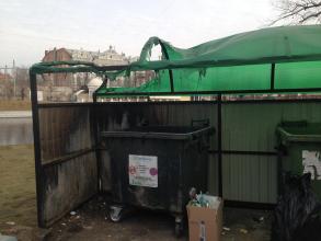 В Астрахани вандалы портят новые контейнерные площадки