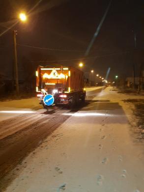 Коммунальные службы очищают город от снега