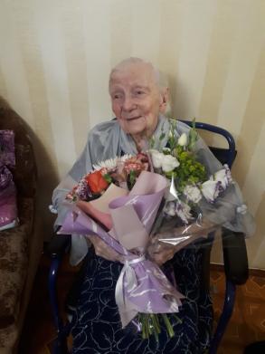 Поздравление долгожителей с Днем рождения