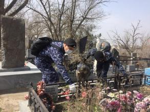 На городских кладбищах  Астрахани наводят порядок