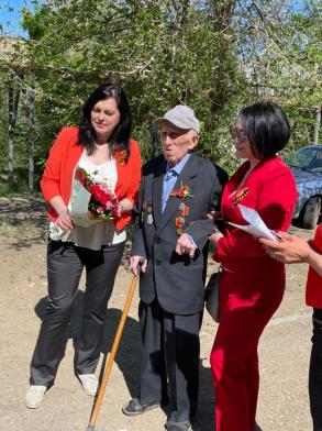 Ветеранов в Астрахани поздравляют «фронтовые бригады»