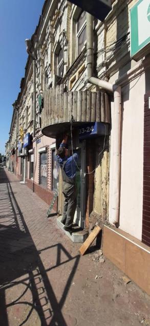 Город зачищают от незаконной рекламы и торговли