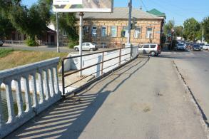 На Троицком мосту восстановили ограждение