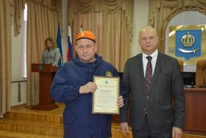 Олег Полумордвинов наградил спасателей, работавших на месте ЧП на Вокзальной