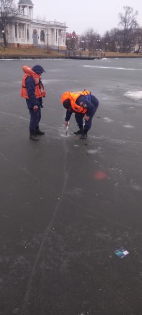 Выход на лед на внутригородских водоемах опасен 