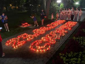 Астраханцы зажгли свечи в память о жертвах терактов в Севастополе и Дагестане