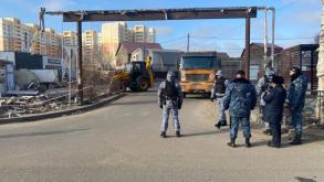 В Астрахани сносят «самострой» в переулке Линейном