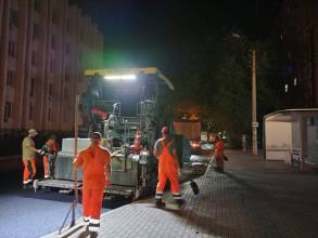 На улице Ширяева меняют покрытие на проезжей части