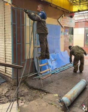 На рынке в Жилгородке демонтируют незаконные конструкции