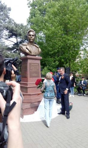Торжественное открытие бюста Николаю Миха́йловичу Скоморо́хову - советскому лётчику-истребителю Великой Отечественной войны, маршалу авиации, дважды Герой Советского Союза