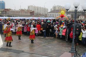 Ленинский район широко отпраздновал Масленицу