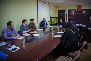 В рамках взаимодействия с общественностью и правового просвещения  проведен круглый стол на тему «Религия и межнациональные отношения».