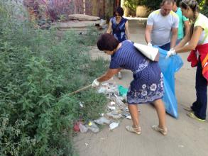 28.08.2015 г. в Ленинском районе на ул. Комсомольская Набережная прошел "День чистоты", в котором приняли участие сотрудники администрации Ленинского района г. Астрахани.