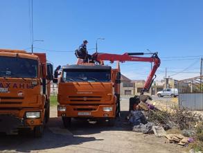 За три минувших дня городскими коммунальщиками было собрано порядка 90 тонн отходов