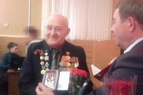 В Ленинском районе вручены первые юбилейные медали.