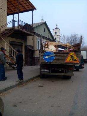 Рейдовые мероприятиями по ликвидации несанкционированной торговли (оказания услуг) и освобождению муниципальных земельных участков от незаконно установленных объектов движимого имущества.