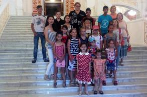 Администрации Ленинского района организовала экскурсию для трудных детей