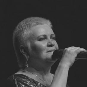 Ушла из жизни известная астраханская певица Лариса Сазонова