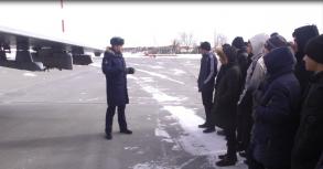 Для астраханских подростков организовали экскурсию в авиационный центр